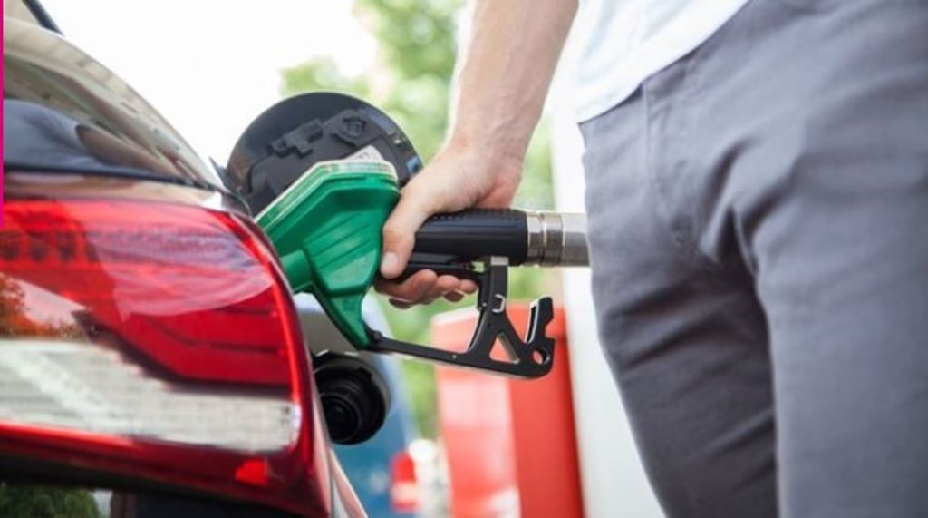Tankbetrüger prellen Tankstellenbetreiber in Sachsen-Anhalt um ihre Einnahmen. Nach zwei Männern aus dem Harz und dem Salzland fahndet nun die Polizei. Symbolbild: