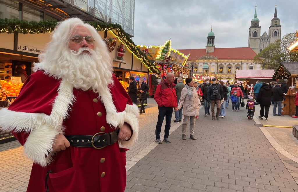Nach zwei Jahren Corona-Pause findet das beliebte Magdeburger Weihnachtsspektakel auf dem Wilhelmstädter Platz wieder statt. Das Programm ist wie in den vergangenen Jahren vielseitig. Nur der Besuch des Weihnachtsmanns ist ungewiss.