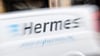 Mit einer Bahnschranke ist ein Hermes-Fahrer offenbar in seinem Pakettransporter in Haldensleben in der Börde kollidiert. Dabei beschädigte er den Bahnübergang so stark, dass nun die Polizei nach ihm sucht. Symbolbild: