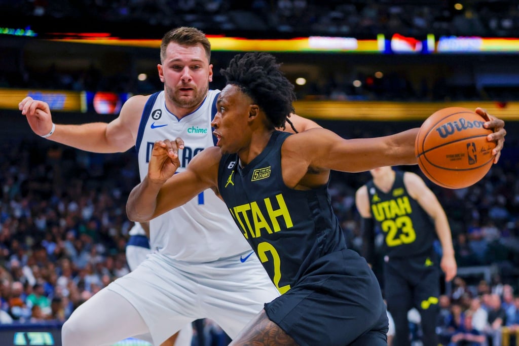 Collin Sexton (r) von Utah Jazz in Aktion mit Luka Doncic von den Dallas Mavericks.