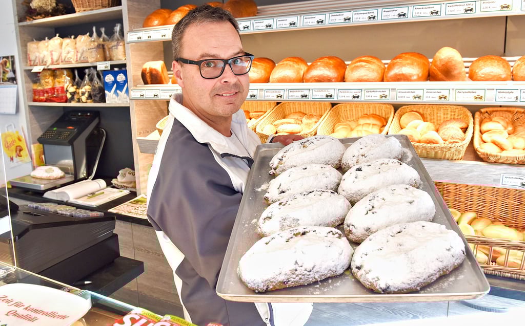 Die Stollen-Zeit hat bei Bäckermeister Steffen Mädel in der Klostermansfelder Burgstraße begonnen.
