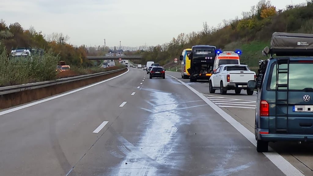 Auf der Autobahn 14 ereignete sich ein Unfall. In Richtung Magdeburg ist die A14 voll gesperrt.