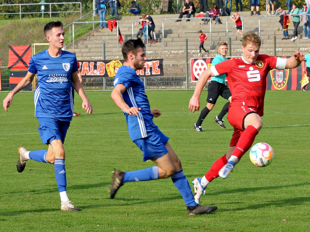 Max Salge und der 1. FC Lok Stendal treffen auf den 1. FC Bitterfeld-Wolfen.