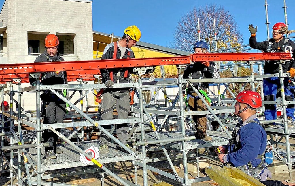 In Magdeburg gibt es nun eins von drei überbetrieblichen Ausbildungszentren in Deutschland, die auch Gerüstbau anbieten. Es werden dort aber auch 20 weitere Bauberufe gelehrt.