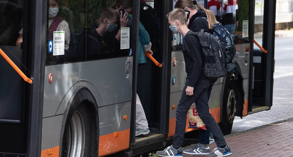 Ab 1. August 2023 sollen Schüler in Magdeburg besonders günstig im Nahverkehr unterwegs sein können. Das 9-Euro-Ticket soll unter bestimmten Voraussetzungen ausgestellt werden. Symbolbild: