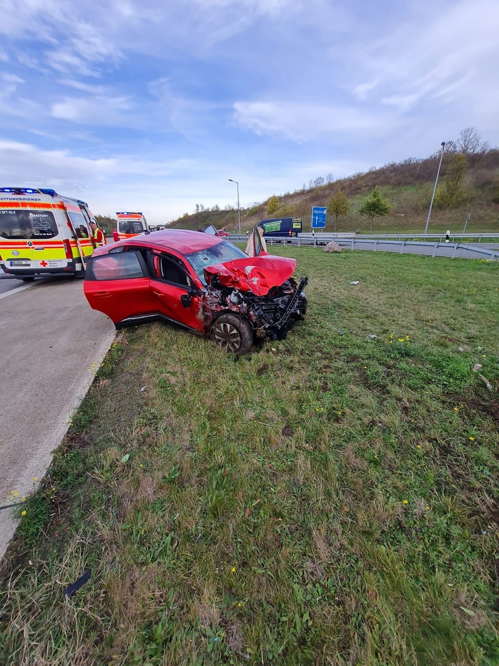 Die beiden Insassen konnten sich auf der A14 selbst aus ihrem Auto befreien.