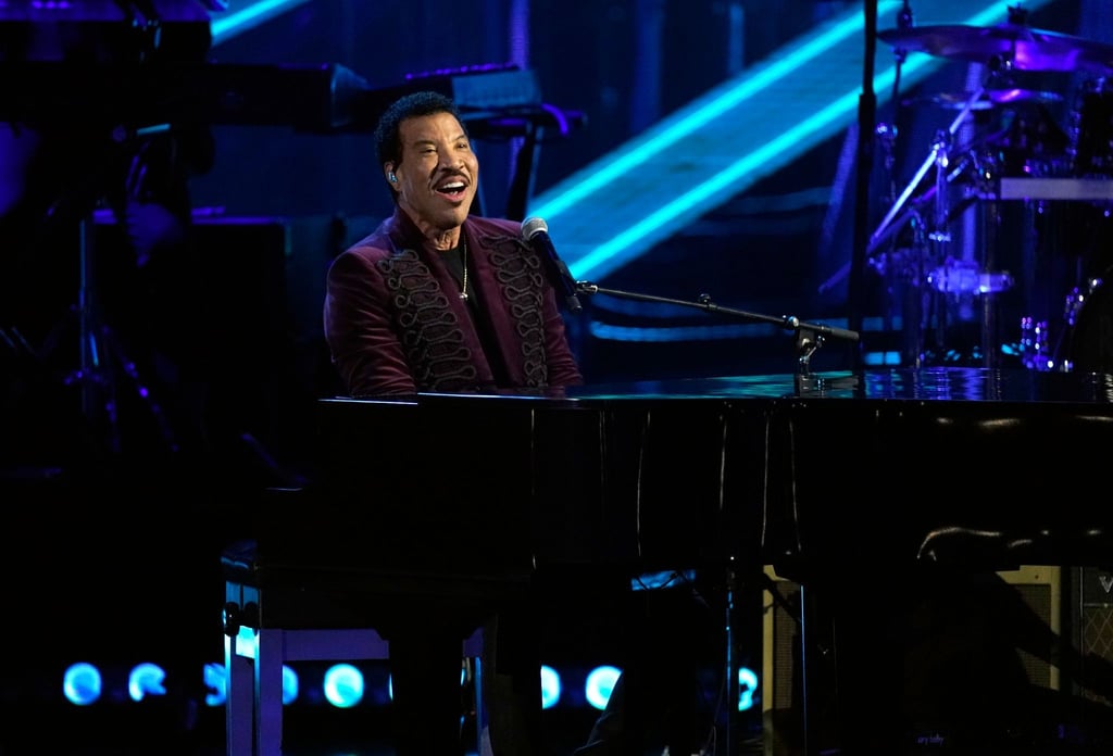Der in die Rock & Roll Hall of Fame aufgenommene Lionel Richie singt während der Einführungszeremonie der Rock & Roll Hall of Fame 2022 im Microsoft Theater in Los Angeles.