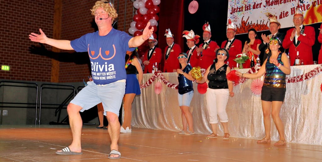 Mitklatschen erwünscht: Zum Repertoire der Seehäuser Karnevalisten gehörten Hits wie „Olivia“ von den Zipfelbuben.