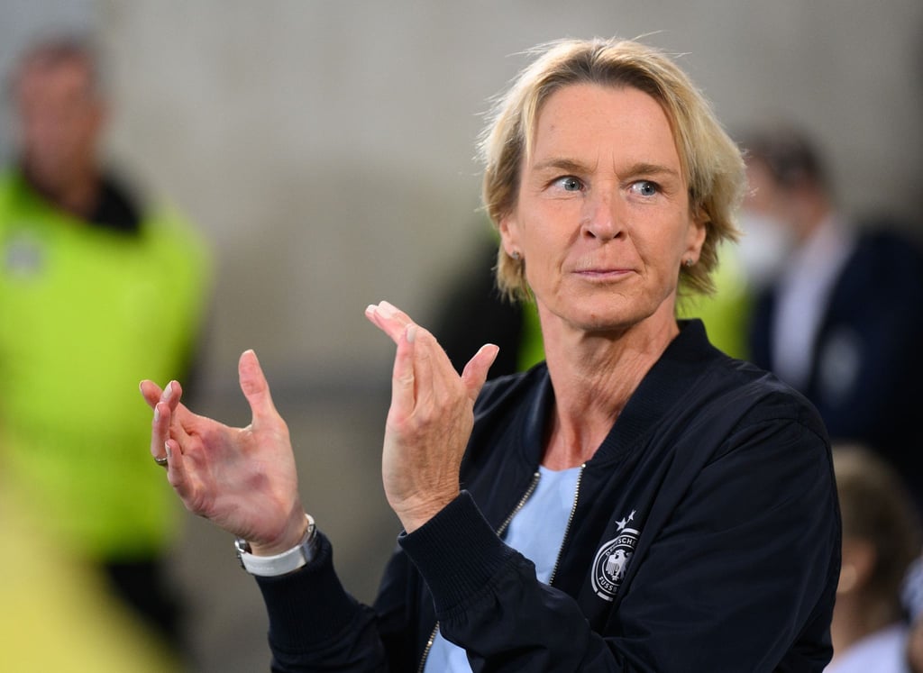 Bundestrainerin Martina Voss-Tecklenburg sucht ein Quartier für die WM 2023.