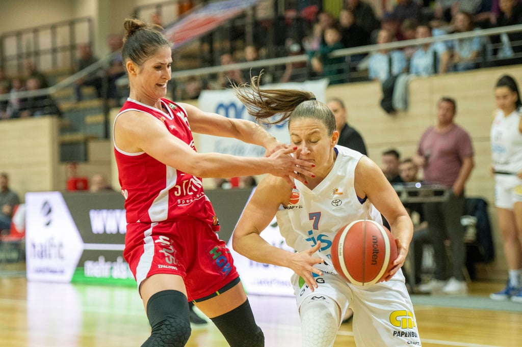 Laura Schinkel (r.) war noch eine der besseren Lions-Spielerinnen bei der Niederlage gegen Herne.