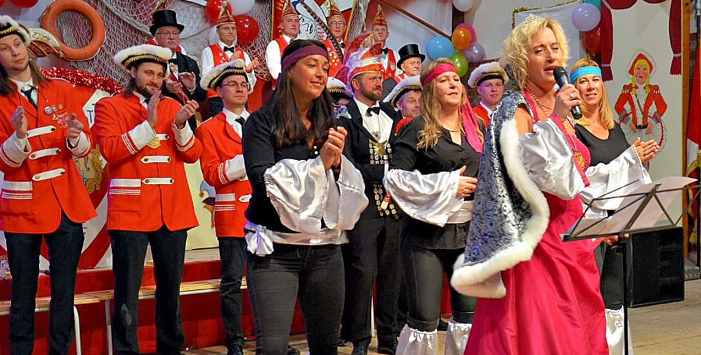 Die scheidende Prinzessin Stefanie (Lerche) verabschiedete sich singend mit einem ABBA-Song, zu dem sie einen eigenen Text gemacht hatte.