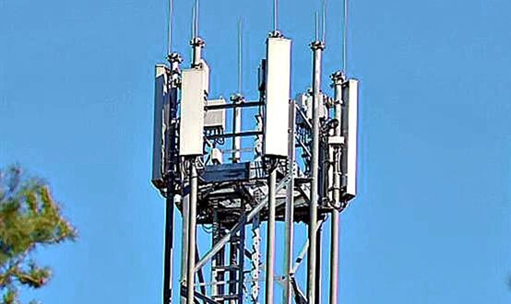 Ein Mobilfunkmast sorgt für die breite Versorgung.