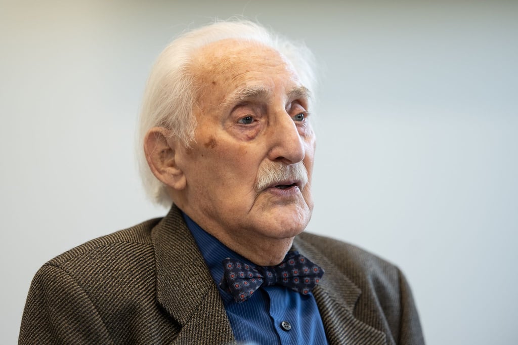 Der Holocaust-Überlebende Leon Weintraub spricht bei einem Pressegespräch an der Georg-August-Universität Göttingen.