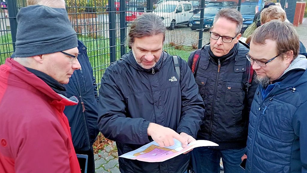 Ein Bebauungsplan für die Nachtweide ist im Gespräch. Dort könnte aber auch Platz für eine Art Bringeschleife entstehen. Stadträte und Mitarbeiter der Verwaltung verschafften sich ein Bild von der Lage.