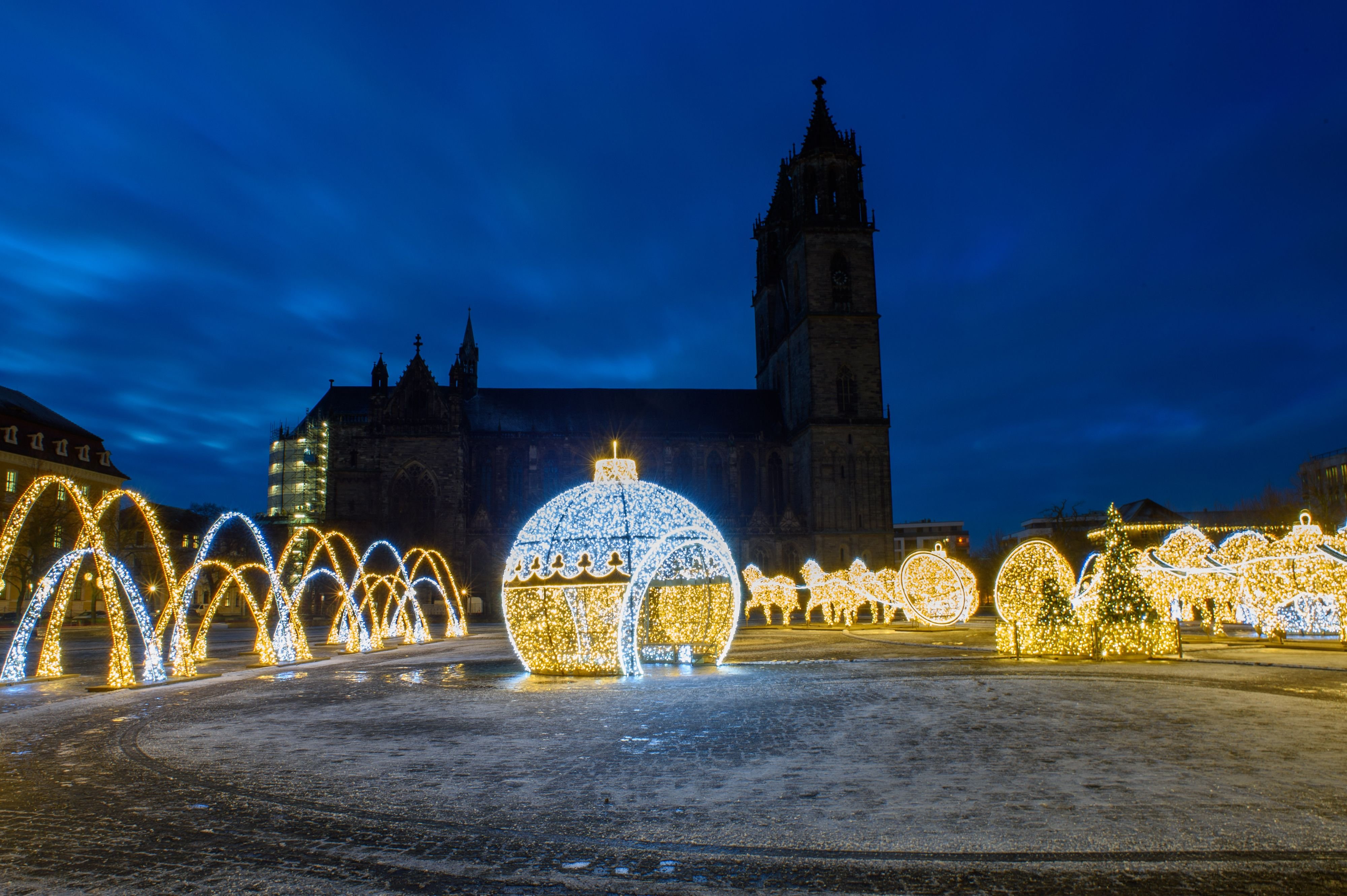 Weihnachten: Intel schenkt Magdeburg diese Lichterwelt-Figur