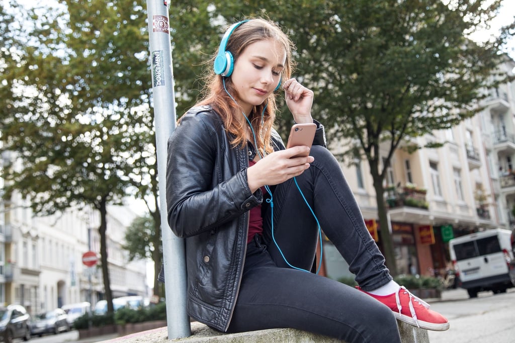 Läuft: Musikhören unterwegs macht Spaß - und daran haben die Smartphone-Apps der Streamingdienste einen nicht unerheblichen Anteil.