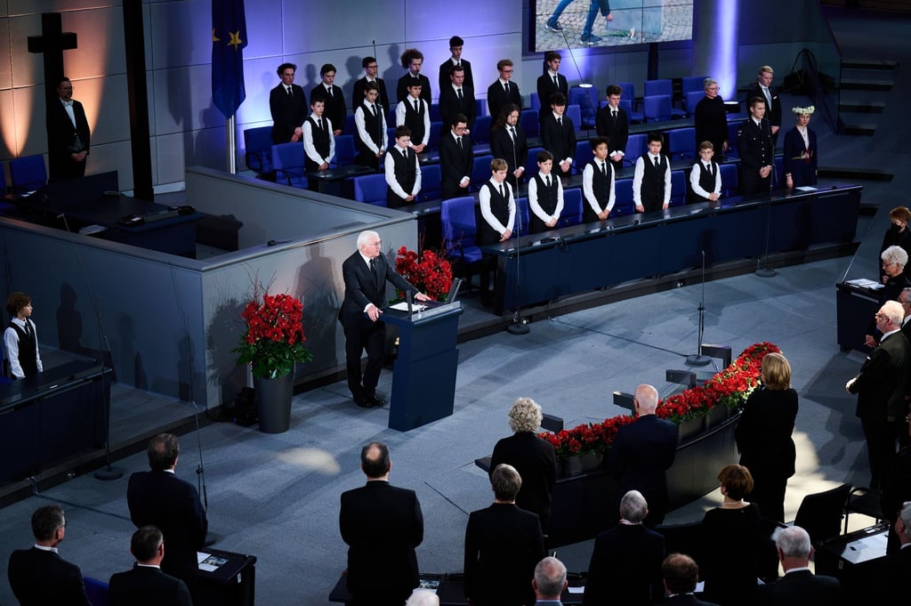Bundespräsident Frank-Walter Steinmeier spricht bei der Gedenkveranstaltung am Volkstrauertag im Bundestag.