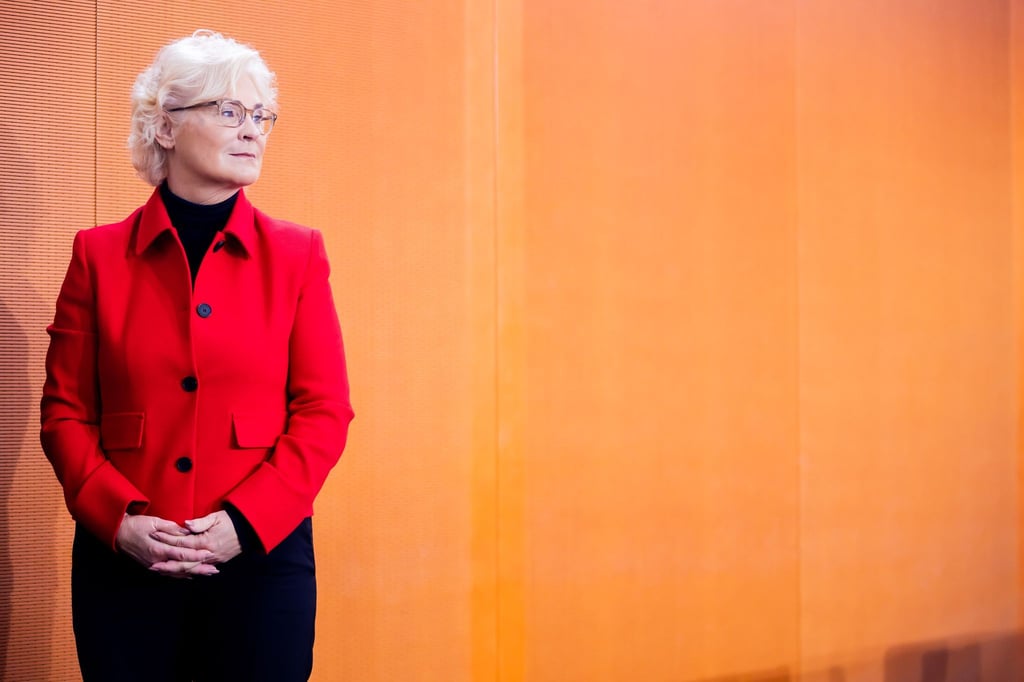 Bundesministerin der Verteidigung Christine Lambrecht nimmt an der Sitzung des Bundeskabinetts teil.