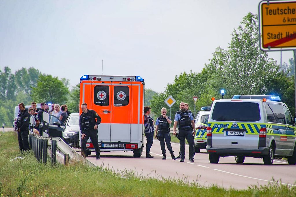 Nach der Bluttat waren Polizei und Rettungskräfte in der Weststraße mit einem Großaufgebot vor Ort.