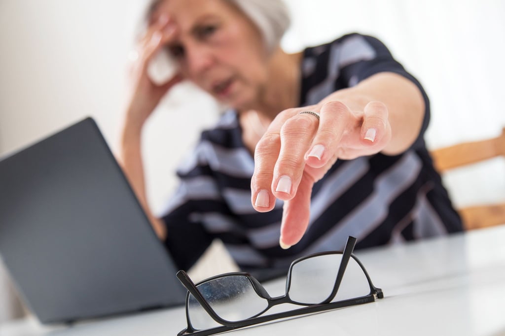Wer viel vor dem PC arbeitet, braucht irgendwann unter Umständen eine Bildschirmbrille.