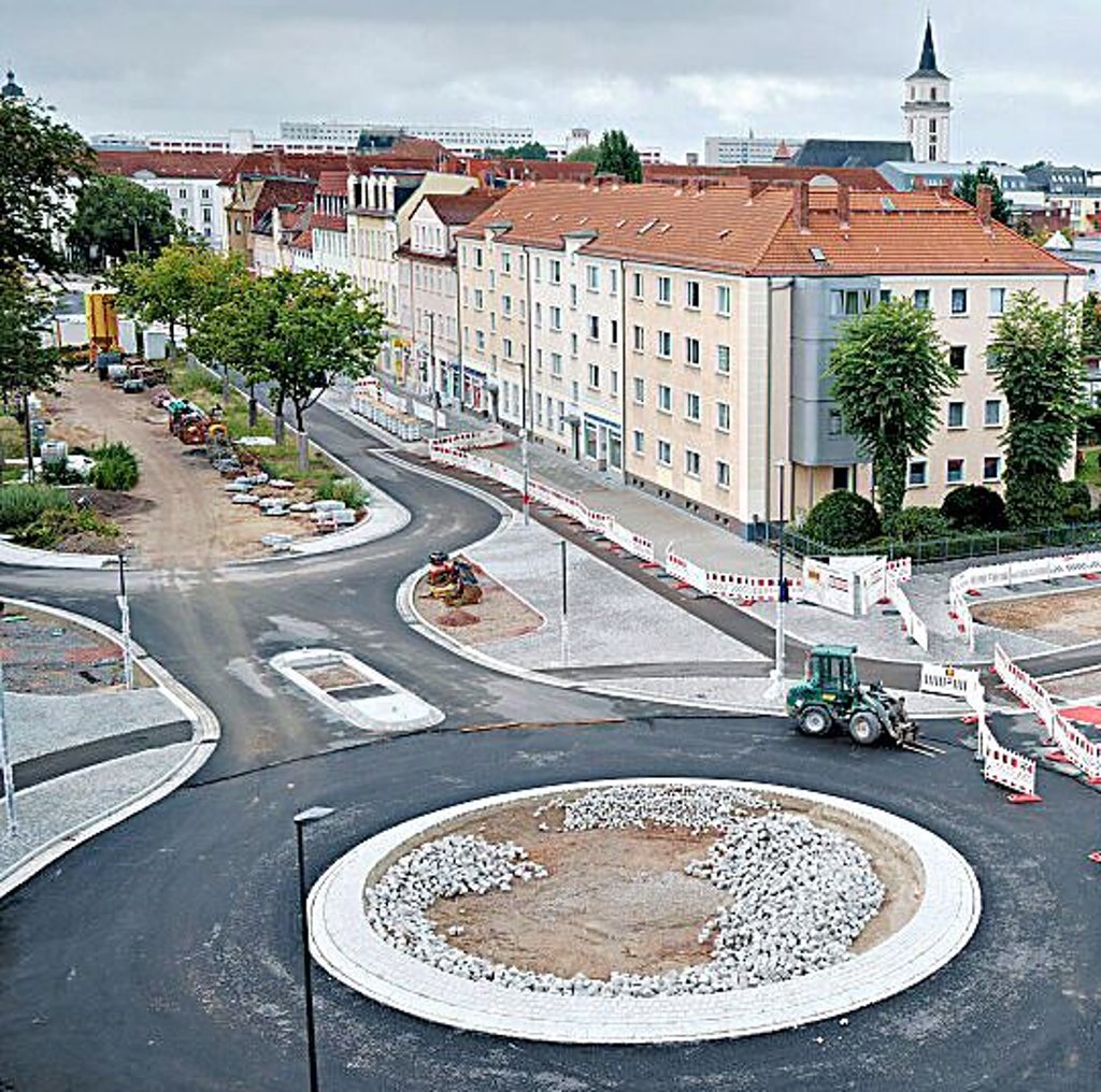 Der Albrechtsplatz mit künftigem Kreisverkehr wächst.