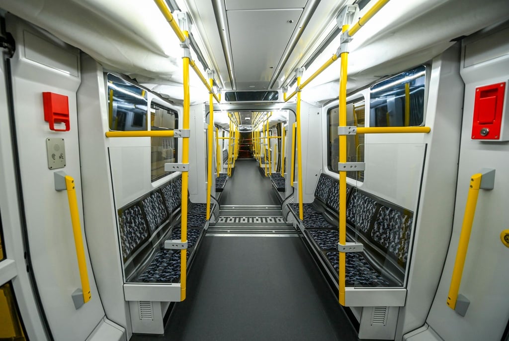 Der Innenraum eines Zuges der neuen Baureihe JK.