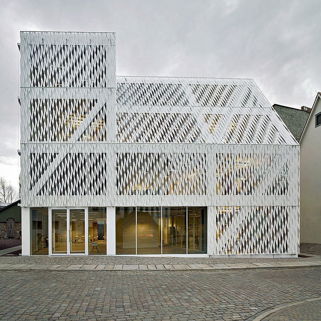 Schon schön, aber im Sommer innen etwas zu heiß:  Sitz der Bundeskulturstiftung in Halle, entworfen von Dannheimer & Joos