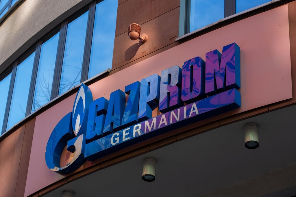 Das Logo von Gazprom Germania GmbH, ehemaliges Tochterunternehmen der Gazprom Export des russischen Gasversorgers Gazprom, in Berlin.
