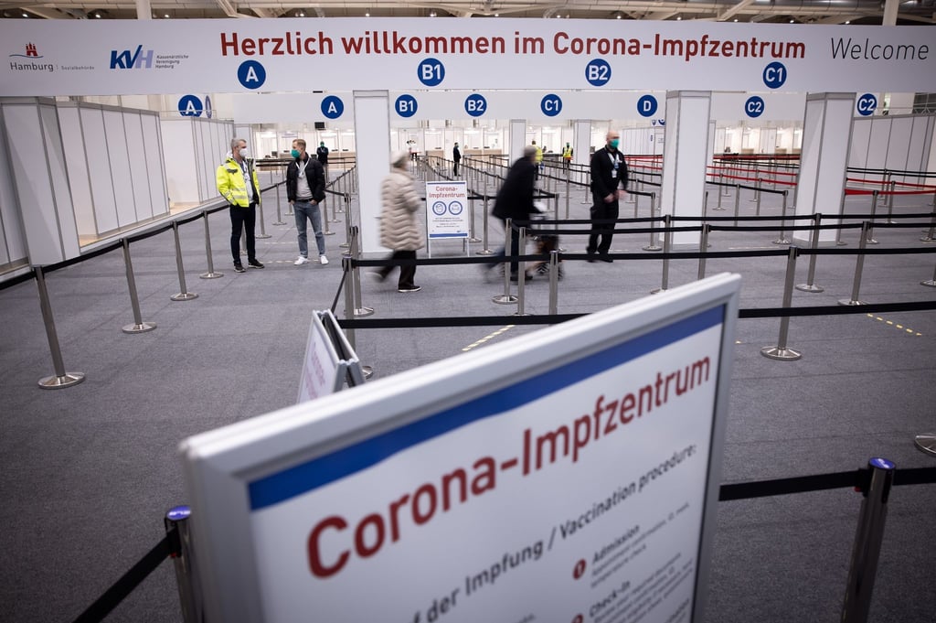Eingangsbereich des Corona-Impfzentrums in den Hamburger Messehallen im Januar 2021.
