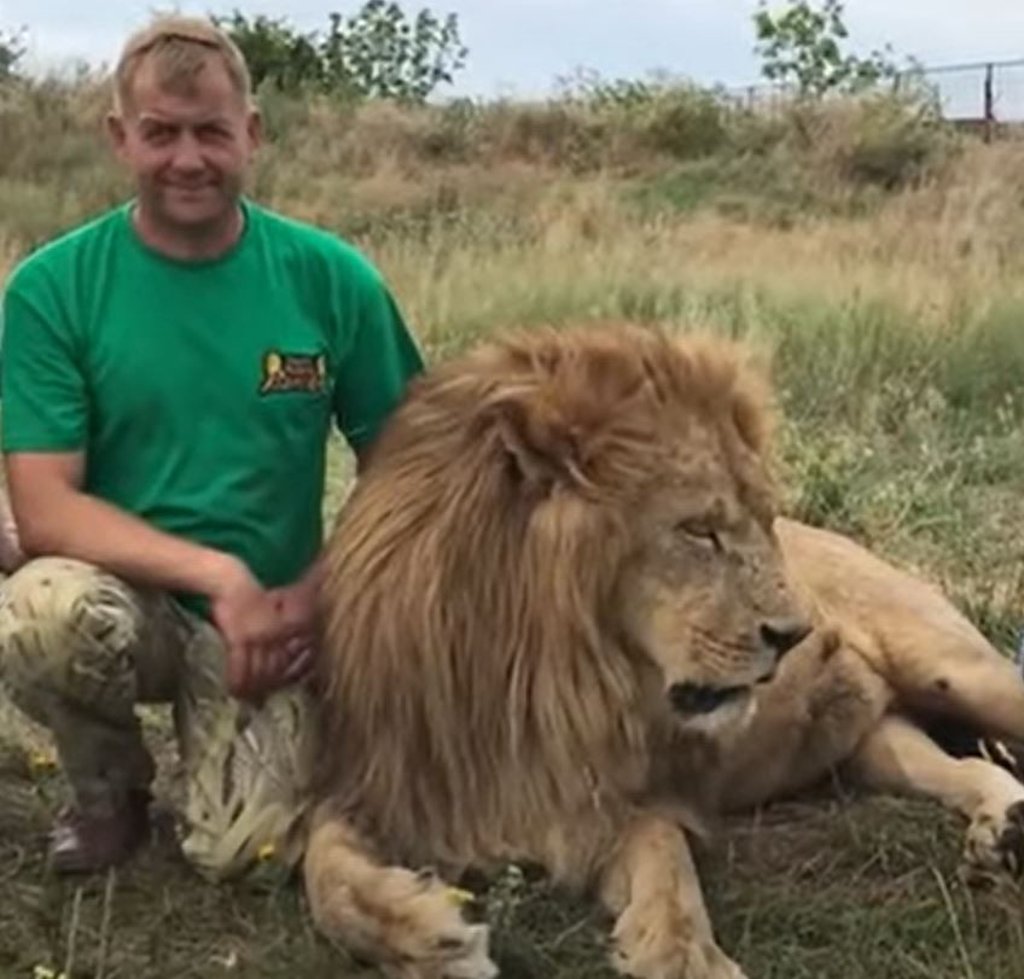Eigentlich ist er Spezialist für Großkatzen in seinem eigenen Zoo.