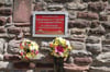 Die jetzige Gedenktafel ist an der Mauer unterhalb der Andreaskirche angebracht. 