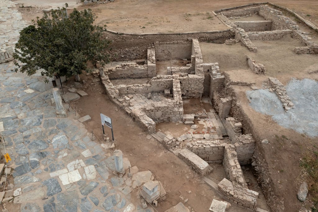 In der antiken Weltkulturerbe-Stadt Ephesos haben Archäologen ein hervorragend erhaltenes frühbyzantinisches Geschäfts- und Lokalviertel freigelegt.