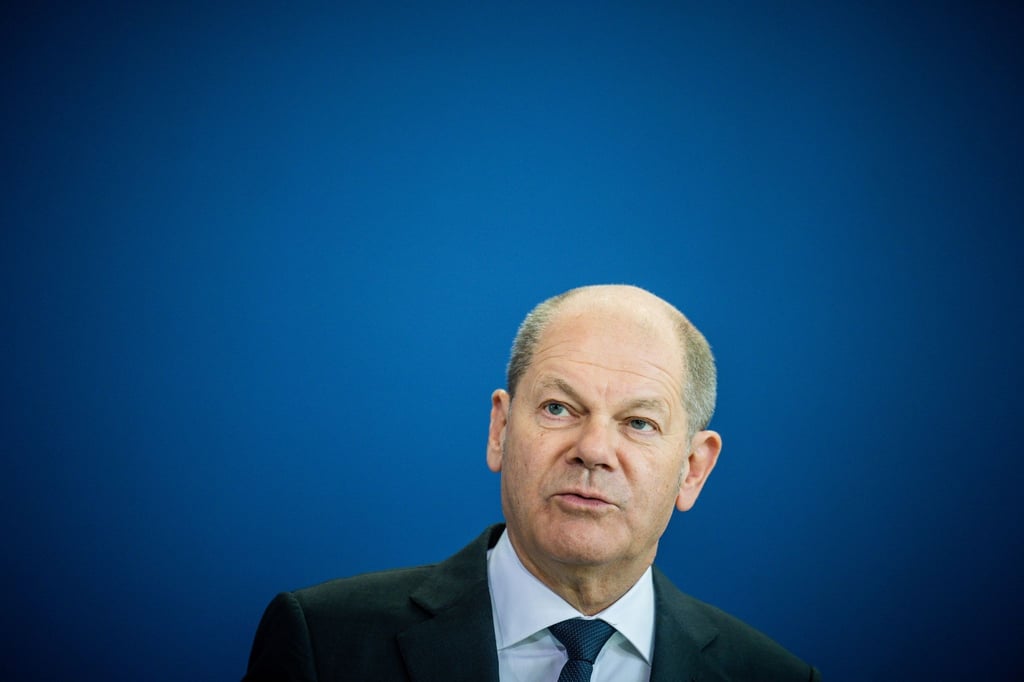 Olaf Scholz spricht auf einer Pressekofnerenz.