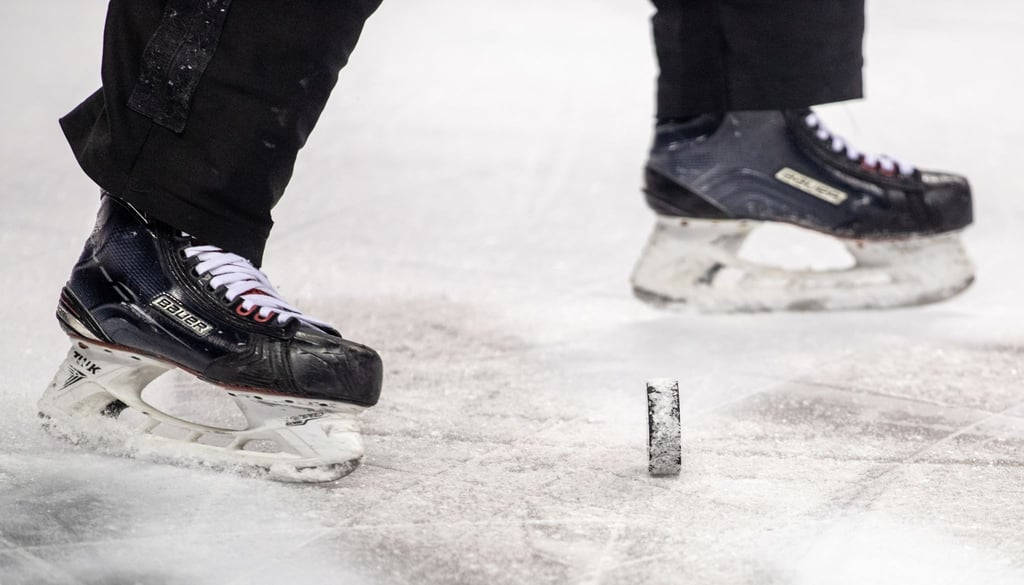 Einem Spieler der Düsseldorfer EG wurde mit einer Schlittschuh-Kufe die Achillessehne im rechten Bein durchtrennt.