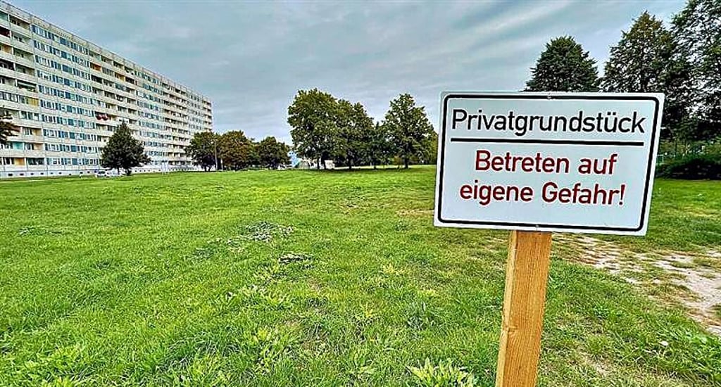 Auf der Brachfläche zwischen Samsweger Straße und Geschwister-Scholl-Straße soll ein neuer Markt der Discounterkette Aldi entstehen.