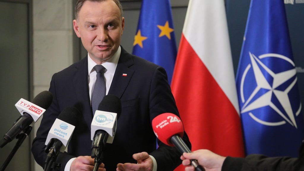 Polens Präsident Andrzej Duda im Gespräch mit Journalisten.