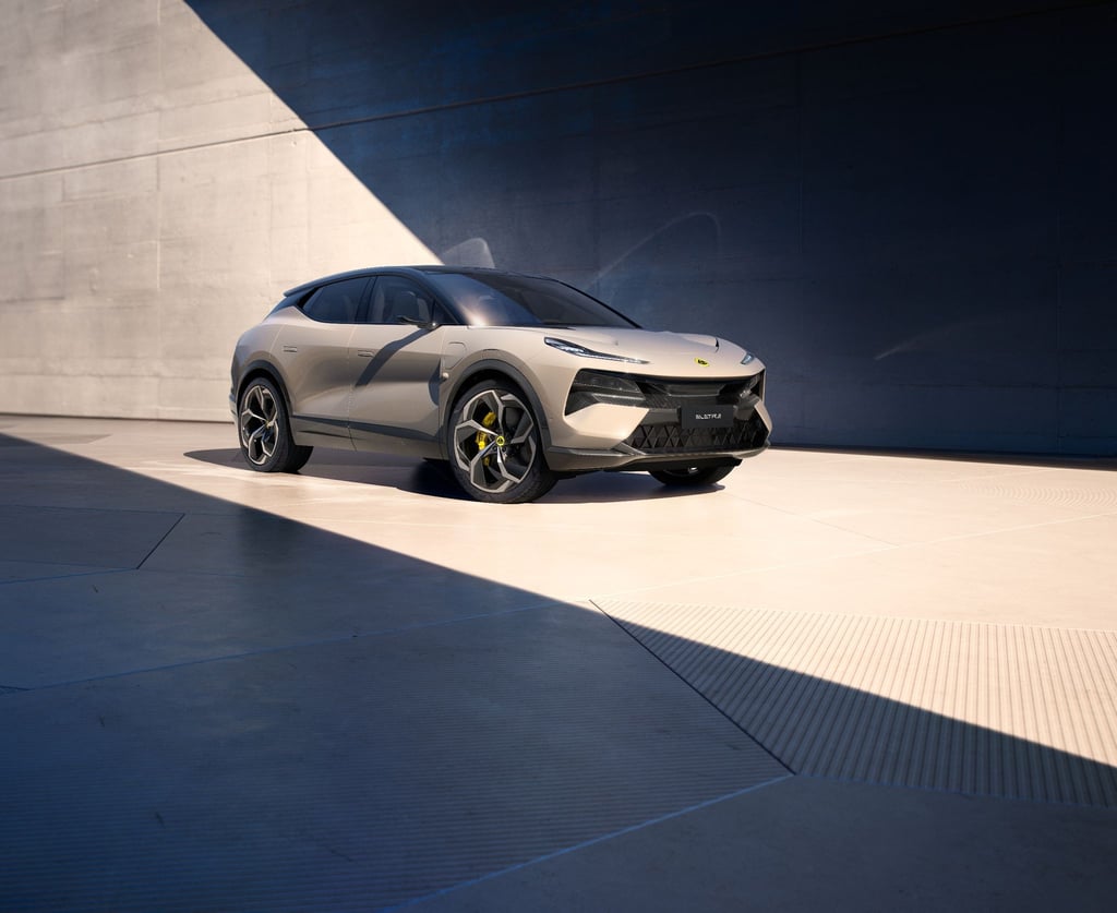 Rollt in die Startaufstellung: Lotus hat nun auch Details wie den Preis für das Sportwagen-SUV Eletre genannt, das 2023 auf die Straße kommen soll.