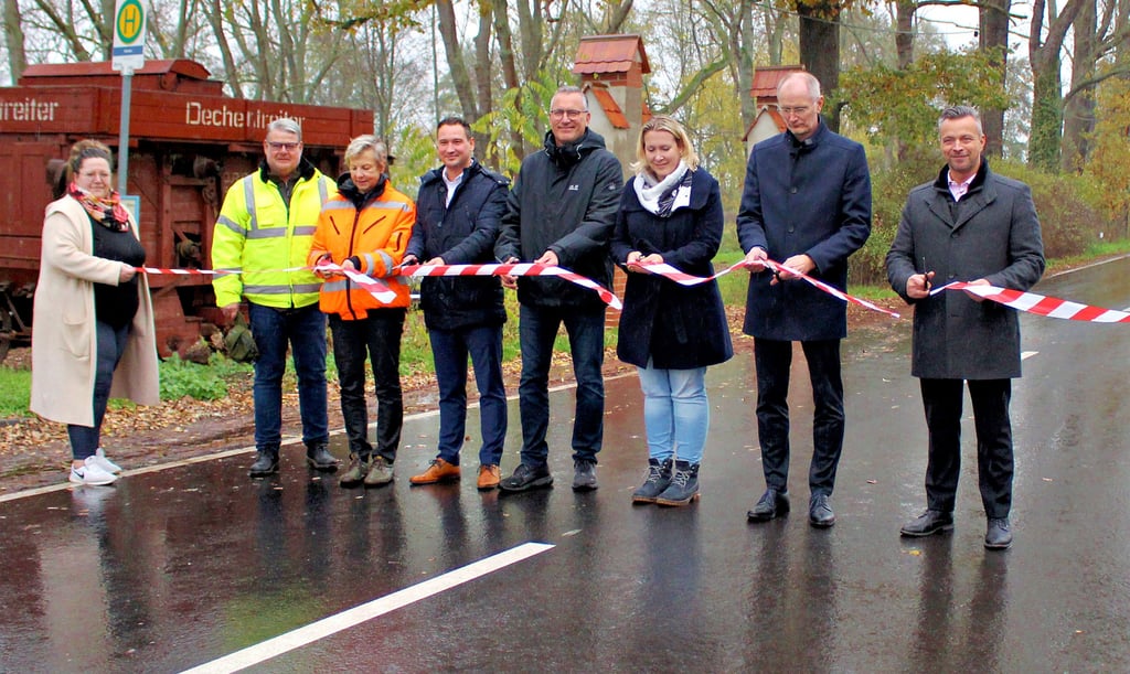 Die sanierte Kreisstraße zwischen Kermen und Leps wurde gestern offiziell übergeben. Zwischen Steckby und Leps ist die Straße jetzt komplett saniert.
