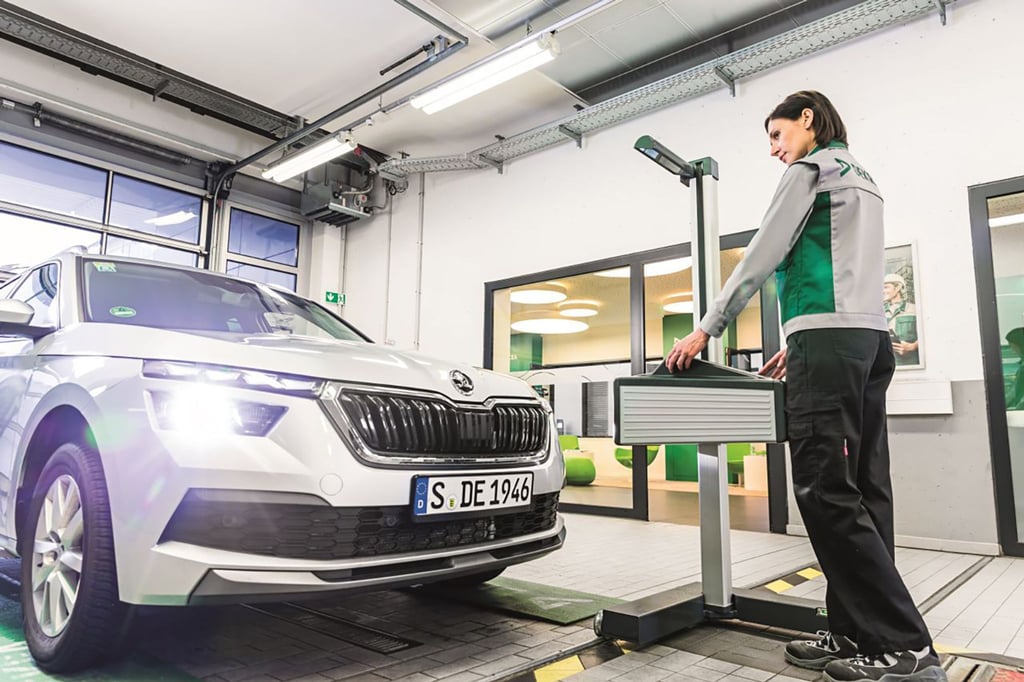 Es werde mehr Licht: Die Scheinwerfer mancher Autos lassen sich von Halogen- auf LED-Technik umrüsten.