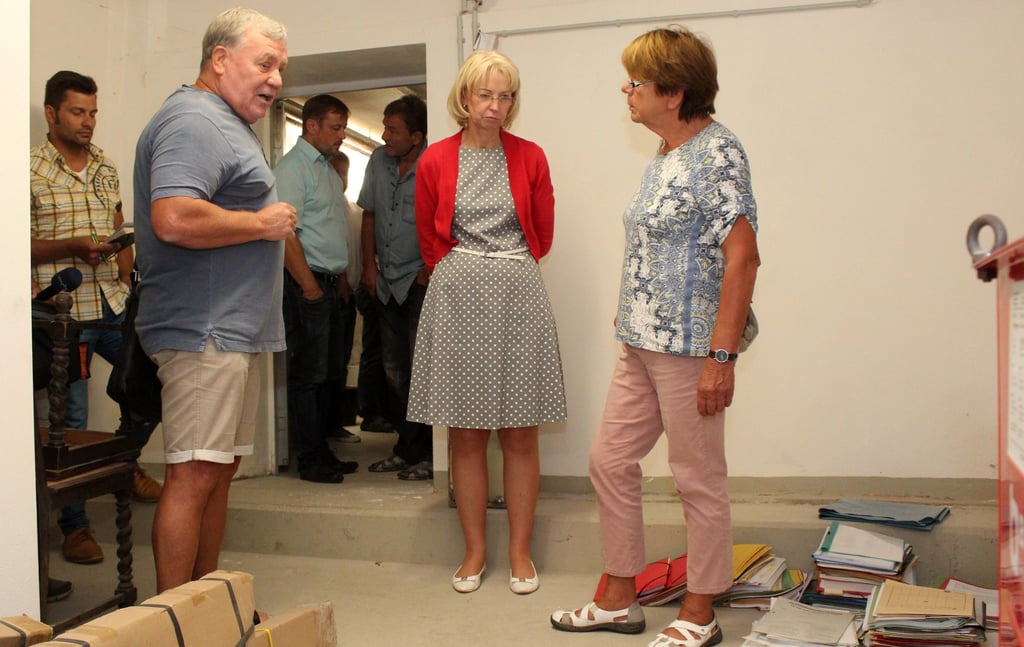Sabine Wendler (Mitte) und die verschwundenen Akten.