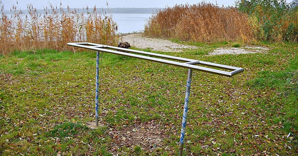 An der Wassertretstelle, die einst komplett im nassen Element stand, ist zu erkennen, wie weit sich der Arendsee in den vergangenen Jahren zurückgezogen hat.