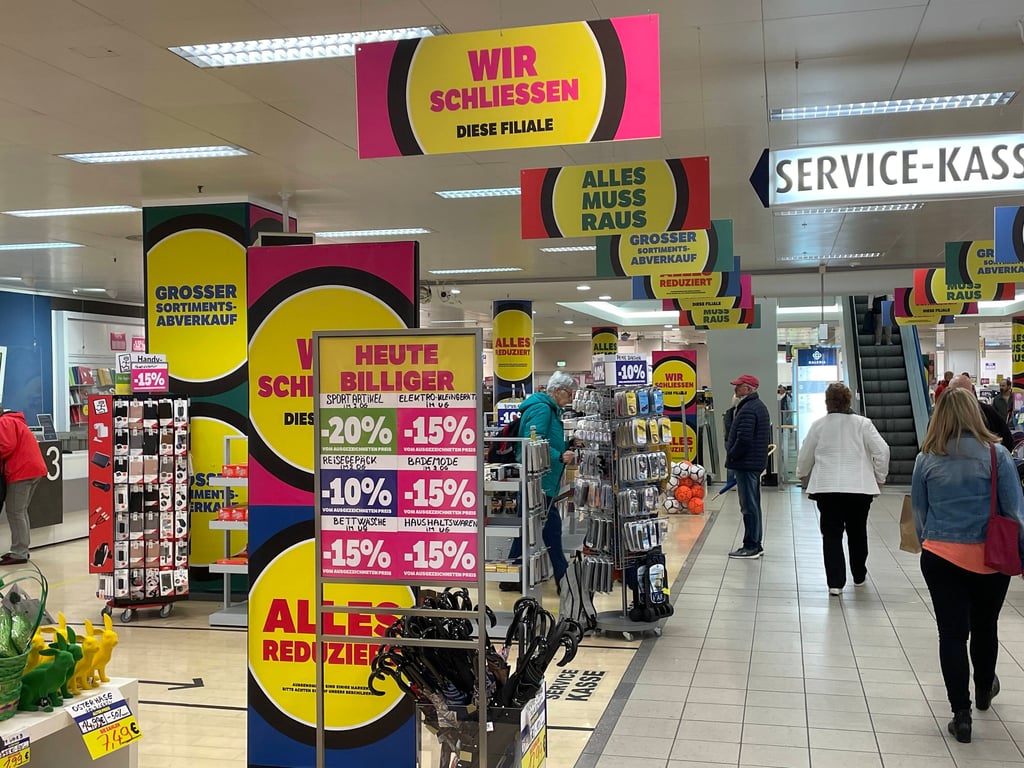 Im Kaufhof läuft der Ausverkauf. Zum 31. Januar ist Schluss. Was danach kommt, ist offen.