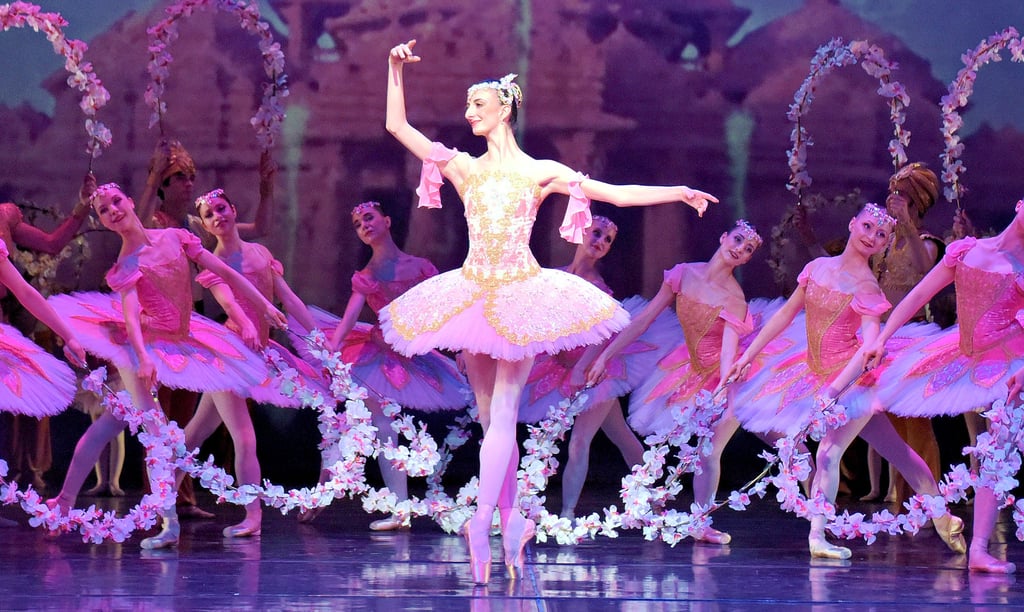 Lou Beyne als Solotänzerin in der Rolle der Medora bei der Premiere von „Le Corsaire“ im Jahr 2017 auf der Bühne des Magdeburger Opernhauses. Inzwischen ist die Französin bei „Les Ballets de Monte-Carlo“ engagiert, ist aber für die letzte Aufführung des von Gonzalo Galguera choreographierten Stücks am morgigen Sonntag zurückgekehrt. Ab 19.30 Uhr soll sie noch einmal die Hauptrolle tanzen.