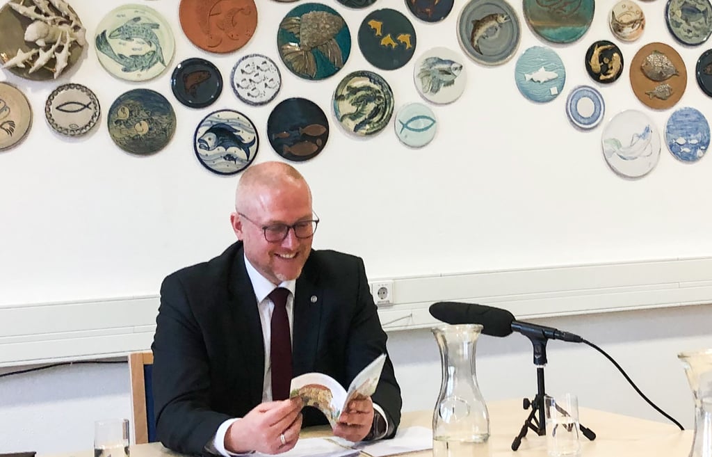 André Seidig zieht Bilanz seiner ersten 100 Tage als Bürgermeister. Als launiges Check-Heft dient ein Pixi-Buch.