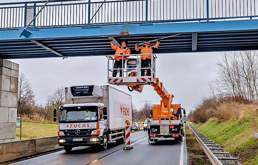 Gutachter an der Gremminer Brücke im Januar 2022