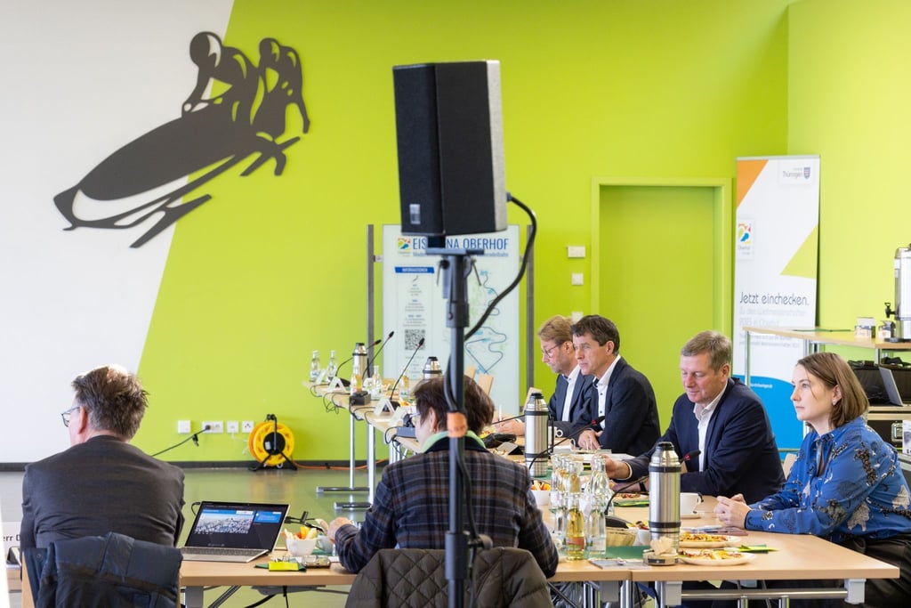 Mitglieder des Thüringer Kabinetts tagen im LOTTO Thüringen Haus.