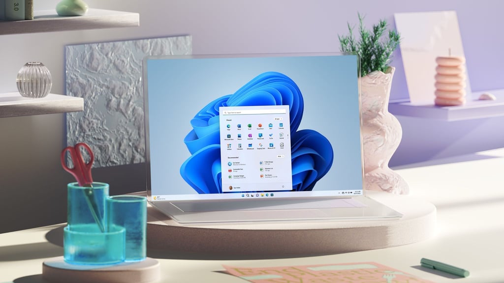 Egal ob auf Notebook oder Desktop-PC: So sieht das überarbeitete Startmenü von Windows 11 aus.