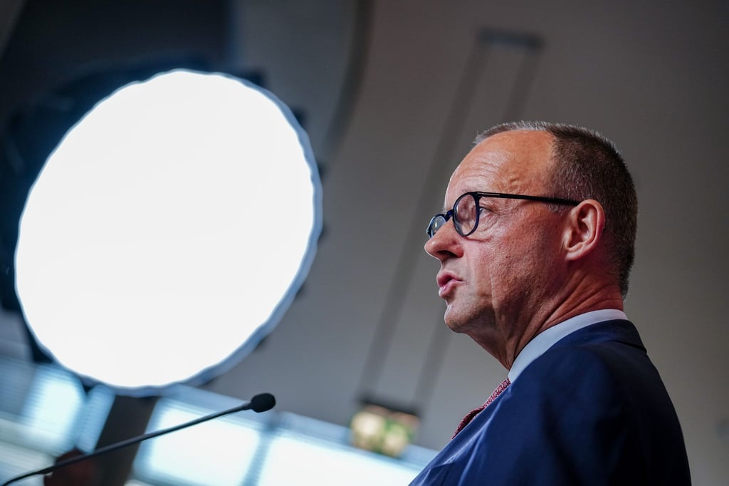 Friedrich Merz hält eine Isolationspflicht für Corona-Infizierte nicht mehr für absolut nötig.