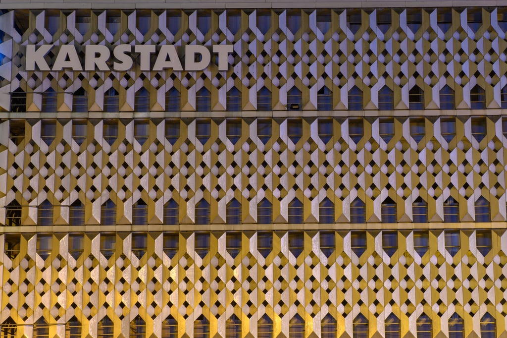 Der Onlinehändler buero.de will auch die Karstadt-Filiale in Magdeburg übernehmen.