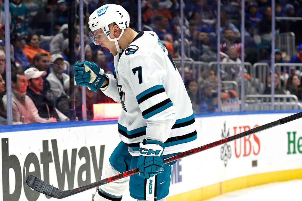 Nico Sturm spielt in der NHL für die San Jose Sharks.